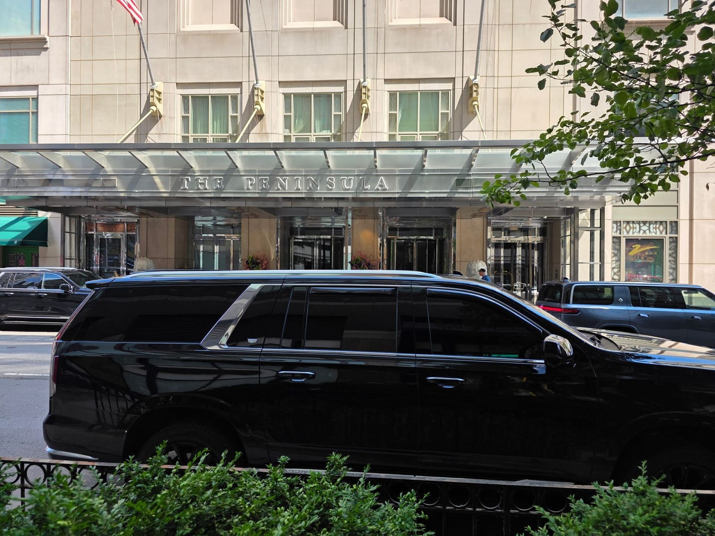 VIP executive car service Chicago — NDA chauffeur SUV